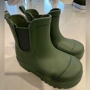 Baby boy Bearpaw rain boots